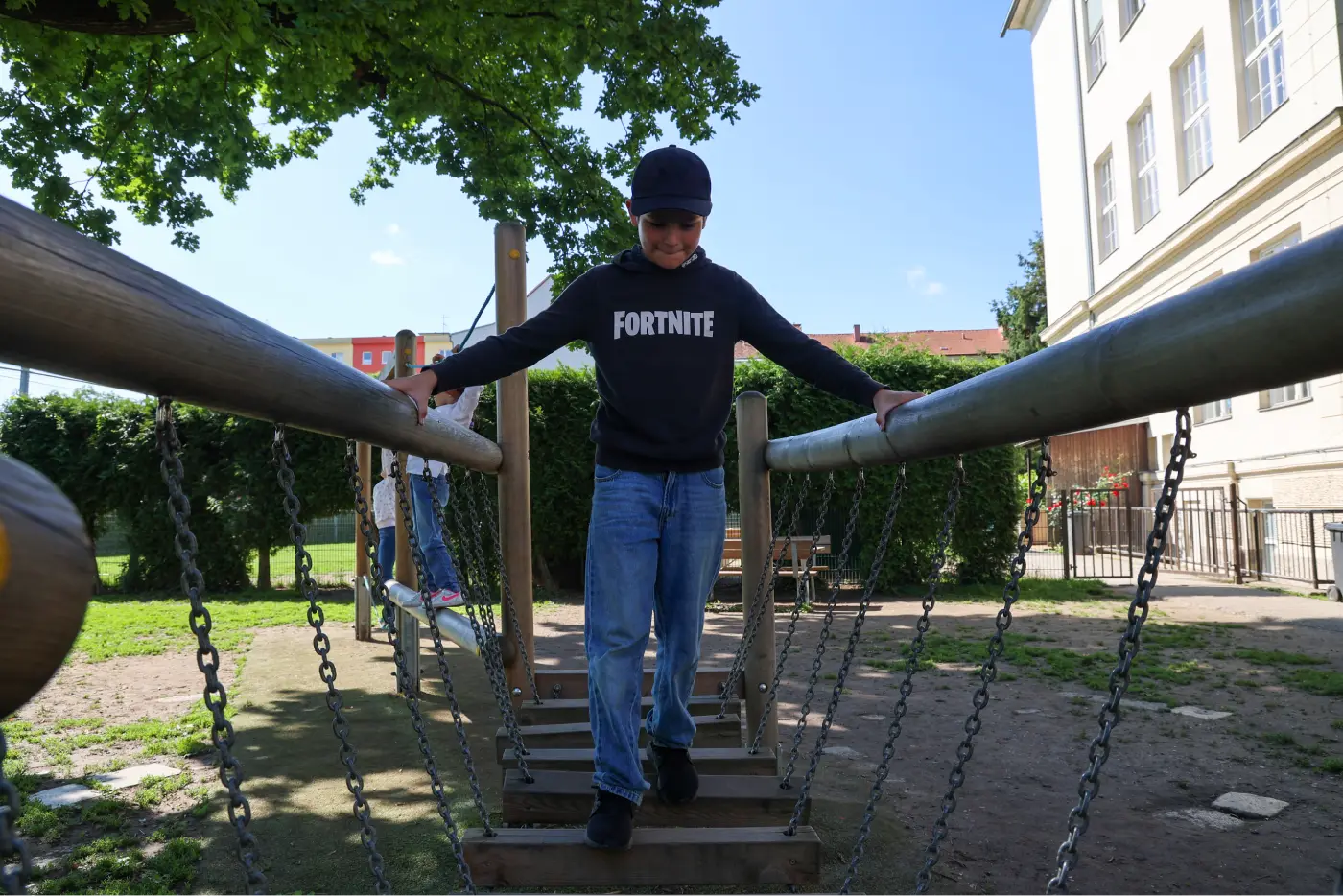 Spielplatz im Outdoor BEreich der VS Brockmann